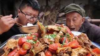 四川年夜饭必备“红萝卜烧鸡”肉鲜味美,吃了这才算过年，看饿了