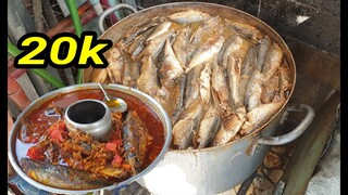 Phát Thèm Nồi Cá Nục Hầm Mía, Nước Dừa Để Bán Bánh Mì Của Dì Oanh Hơn 25 Năm