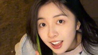 Cô ấy vẫn rất chu đáo.