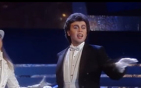 เพลงเก่าสุดคลาสสิกจากยุโรปและอเมริกา “Puttin on the Ritz” — ทาโก้