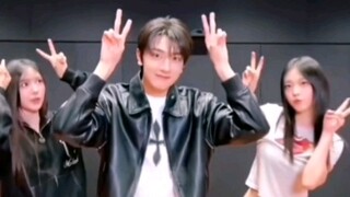 Lin Yi's New Jeans collaboration stage performance of "Super Shy"