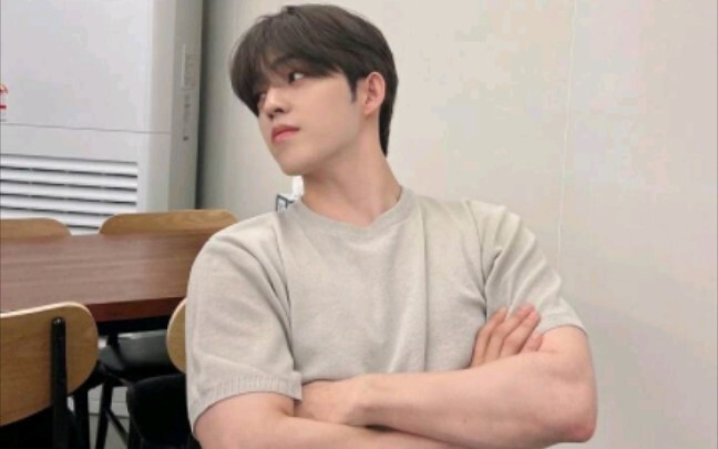 【崔胜澈】Mông đung đưa [Muốn vuốt quá] Người đầu tiên chuyên chụp mông theo chiều thẳng