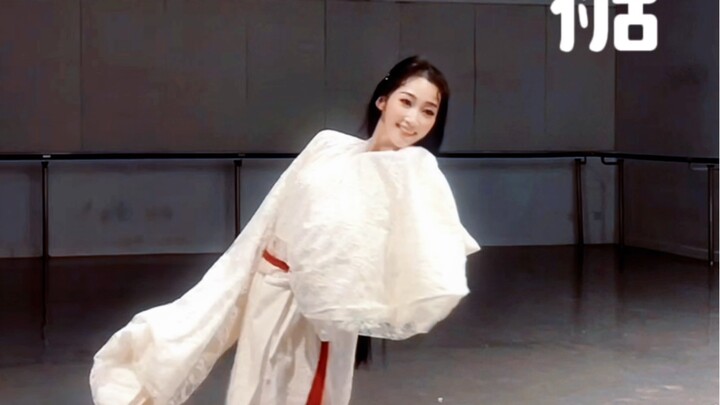 汉唐舞·曲裾🏮｜将军的白月光回来了｜战国袍和曲裾一直是中国传统服饰里我的大爱🇨🇳原创编舞来自孙科老师由于没有曲裾就先身着战国袍代替❤️