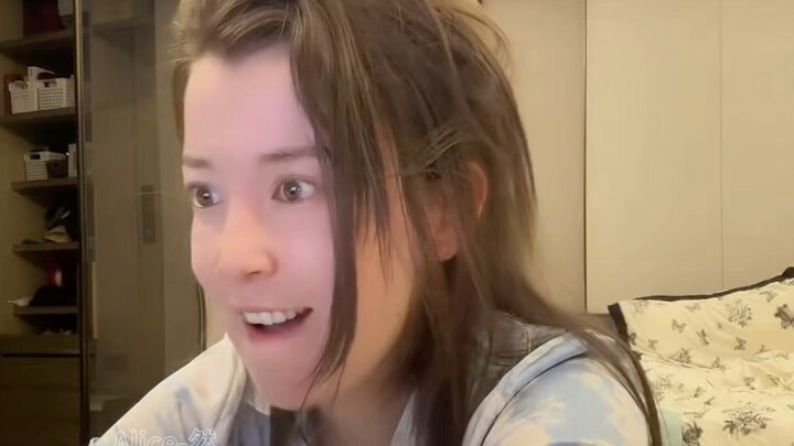 Keseharian kerja seorang vlogger pemalu; ini bukan lagi kerja, melainkan malah “dikerjai” oleh peker