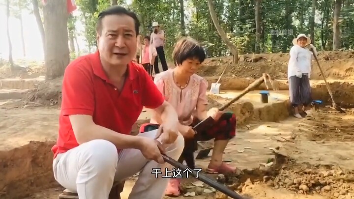 ติงอี้เจินถูกเลิกจ้าง ลงมือทำงานในไร่นา สุดท้ายก็ยังคงหวนคิดถึงวันเวลาที่เคยเป็นนายกเทศมนตรี