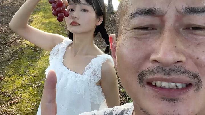 สาระเด็ด: ถ่ายภาพองุ่นต้องเลือกองุ่นสีม่วง อย่าเลือกองุ่นสีเขียว เพราะสีม่วงช่วยให้ผิวขาวขึ้น!