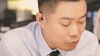 معلم الذكور في المدرسة الإعدادية، بالتأكيد هو الأكثر إثارة