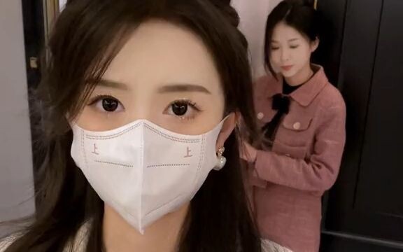Tôi muốn hóa thành gió, bay đến thị trấn của bạn, khẽ làm rối tóc bạn một chút.