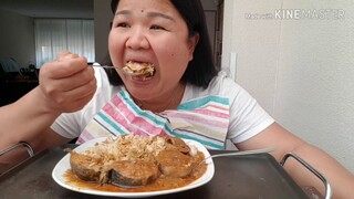 กินข้าวผัดพริกแกงใต้ปลาดุกแซ่บเกลี้ยง Eating Rice & Stir Fried Red Curry Catfish With Coconut milk