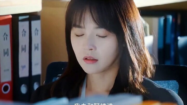 Tình cảm đến muộn còn rẻ rúng hơn cỏ, nhưng chàng trai 18 tuổi Triển Vũ lại yêu cô gái 28 tuổi Lâm B