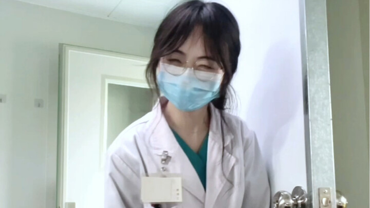 Đi làm thì là người lớn chín chắn, đĩnh đạc; tan làm là lập tức biến thành đứa trẻ tinh nghịch, nhí 