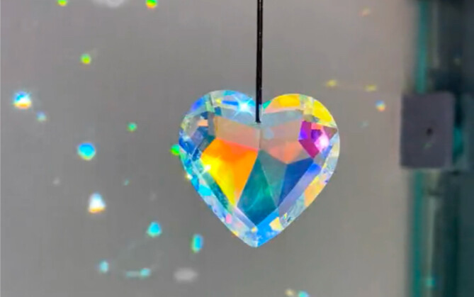 It has a romantic nickname—“Sun Catcher.” Its meaning is: Let the light I’ve captured shine bright i