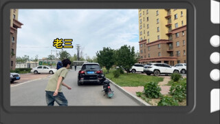 นักศึกษาสองคนกลับมาทำเรื่องแบบนี้ในรถ!