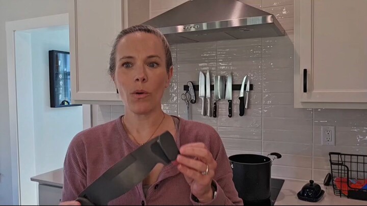 I want to share with you my opinion on this clip on strainer.