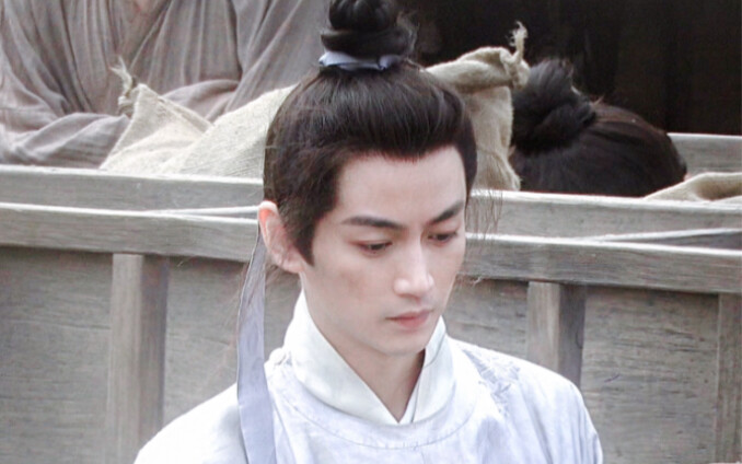 เขากลับมาแล้ว! ผู้ชายคนนี้กลับมาสวมชุดโบราณอีกครั้ง!