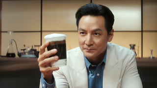 إعلان مضحك: أطلق جاكي شان اسمًا إنجليزيًا على قهوة جو مينغ هههه