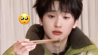 Nghiêm Hạo Tường đúng là đại diện của biểu tượng cảm xúc ấm ức mà