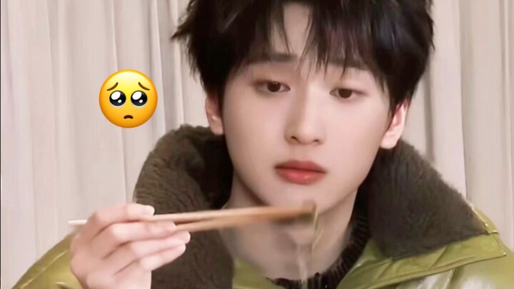 เหยียนฮ่าวเซียงนี่ช่างเป็นตัวแทนของอีโมจิความน้อยใจจริงๆ