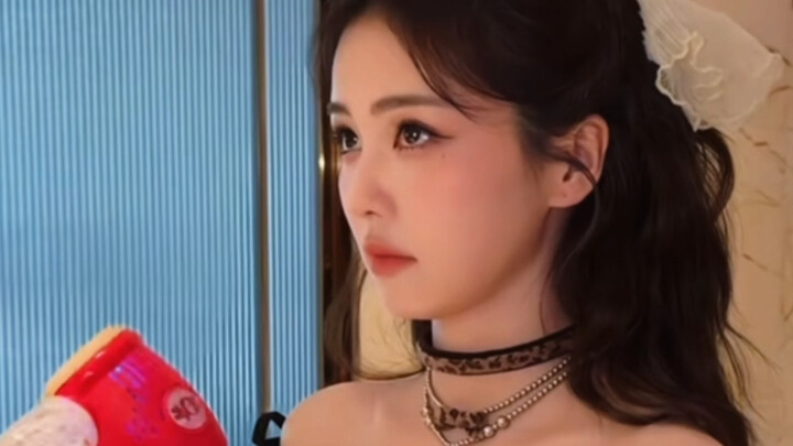 All Deer | So what? Today, she’s the face of the cat-themed girl group!