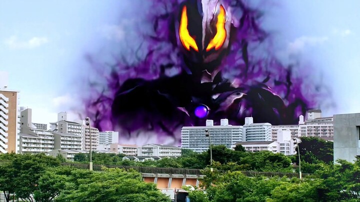 The evil Ultraman Belia appears
