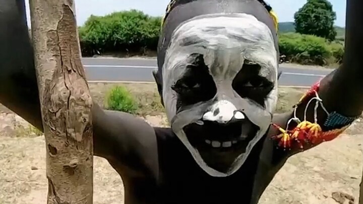 "البشر الذين يعيشون على العصي؟"