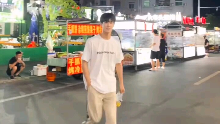 ช่วยด้วย น่ารักมากเลย ขอคุยกับฉันแบบไม่มีเหตุผลสักหน่อยได้มั้ย (บ้าไปแล้ว)