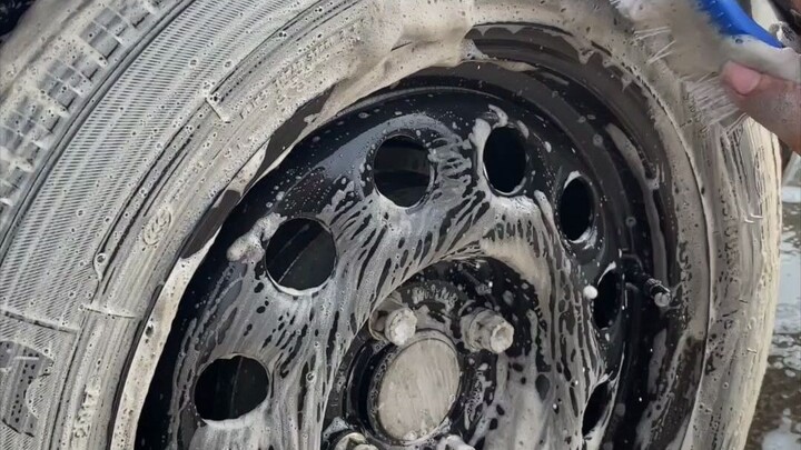 Nikmati sensasi dua hari mencuci mobil tua berusia 10 tahun!