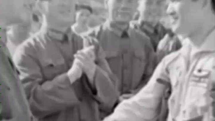 في عام 1981، انضمّ إلى التمرد بطائرته بلا تردّد.