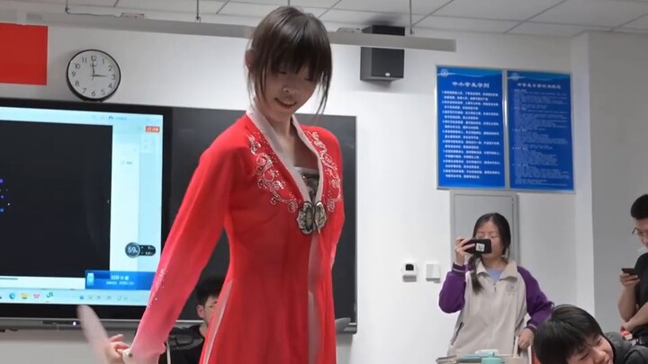 Tiết mục nhảy mừng năm mới của học sinh trung học phổ thông! Bìa ca khúc "Mei" của Chu Cẩm Huy