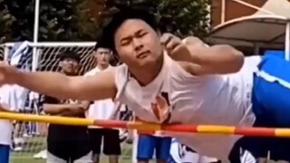 "Okay, okay, this is how we play at the school sports meet, right?"