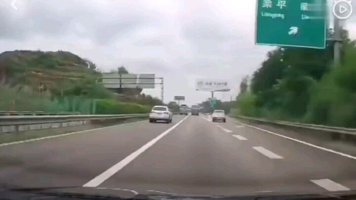 แม่ทัพที่ 109 — ดาวแช่งฟ้า, ถูกบีบให้ขึ้นเขาเหลียงซาน