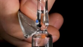 Can glass fragments from ampoules be injected into the human body?