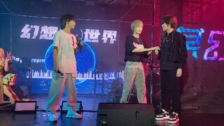 AK老师教某幻老师跳舞