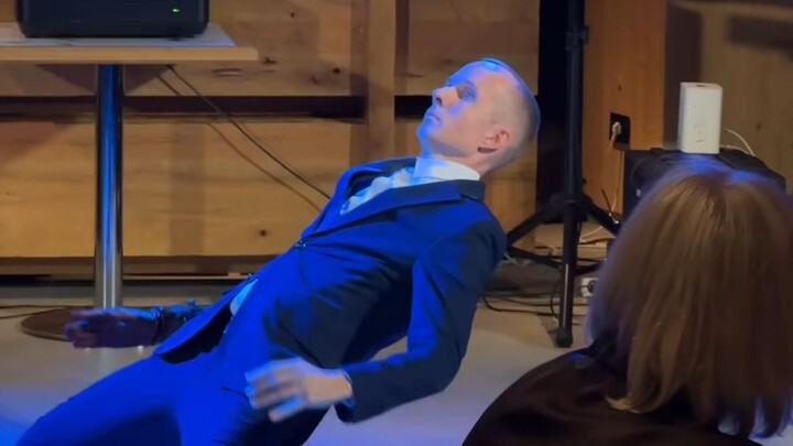 This is a pro-level performance! The classic soundtrack meets the “Jackson-style lean,” and the spar