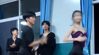 Ini semua tentang menjadi tampan, ini adalah pertunjukan kelas untuk siswa standar nasional #Huainan