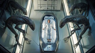 Crew Wakes Up To Find They Are Trapped on an Abandoned Spaceship with an Alien Creature Hunting Them