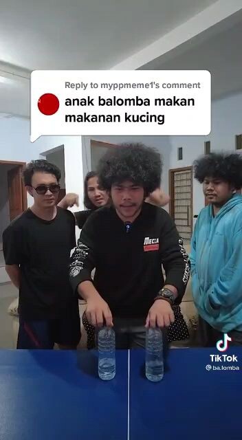 Makan Makanan Kucing ENAK?!!!