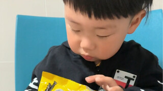 لاحظت ارتفاع درجة الحرارة، فسارعتُ بتحضير وجبة إفطار ثم توجهتُ إلى المستشفى للانتظار في الطابور. سؤا