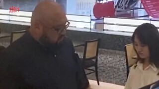 A man met his niece on a secret date at the mall. He turned away on the spot and called her aside to