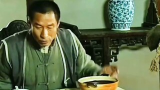 文三第一次去全聚德吃烤鸭，直接把盘子添了个干净