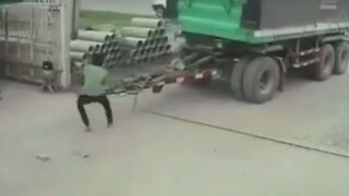 要不是监控拍下，我都不敢相信这是真的！