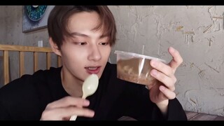 211024 SEVENTEEN 文俊辉JUN 辉日常记录 EP.6 螺蛳粉的灵魂是酸笋，再加一碗绿豆沙🍜 零站