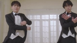 越考古约发现绝意真的宝藏 哈哈哈 这俩能凑在一起跳这舞，绝了 哈哈哈 友侠 、痛子呀，联盟这是给了你们多少钱了