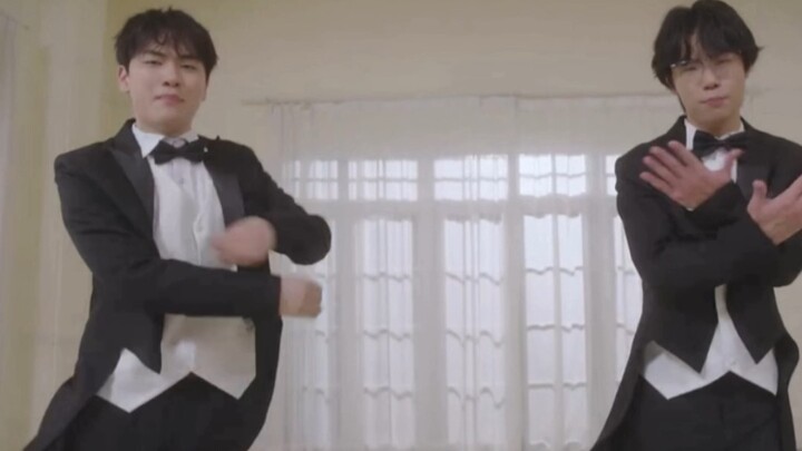 越考古约发现绝意真的宝藏 哈哈哈 这俩能凑在一起跳这舞，绝了 哈哈哈 友侠 、痛子呀，联盟这是给了你们多少钱了