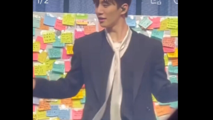 2PM Junho dances to "QUEENCARD"