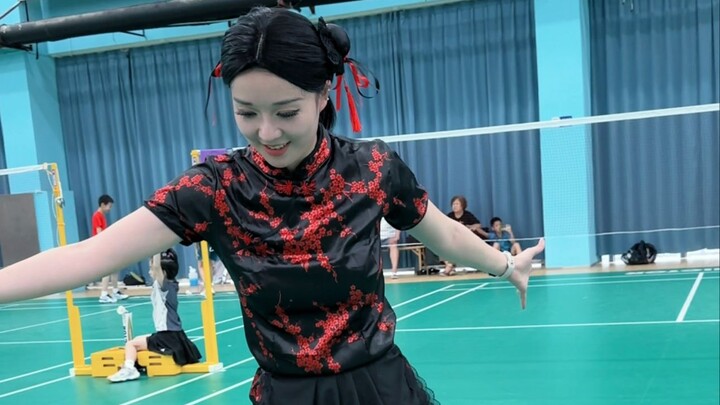 Cặp đôi nữ trên sân thế này, ghen tị chưa?