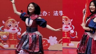 Sau khi xem lại "Send to the Moon" trong vòng một giờ, tôi đã đứng trên sân khấu của Đêm tiệc mừng n