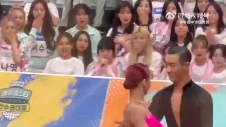 后面的爱豆们都看呆了！！中国女人就是牛，沈小婷好样的！！220801偶像运动会