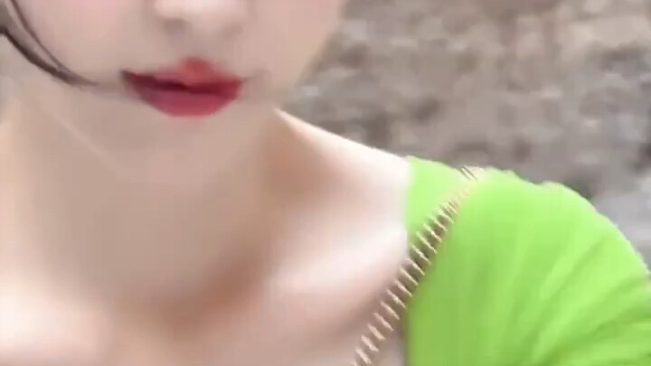 Naik gunung pakai baju kayak gini juga keren banget!