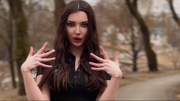 OOTD: Deep Plunge & Bodycon Style | Is This My Best Mirror Check Yet?